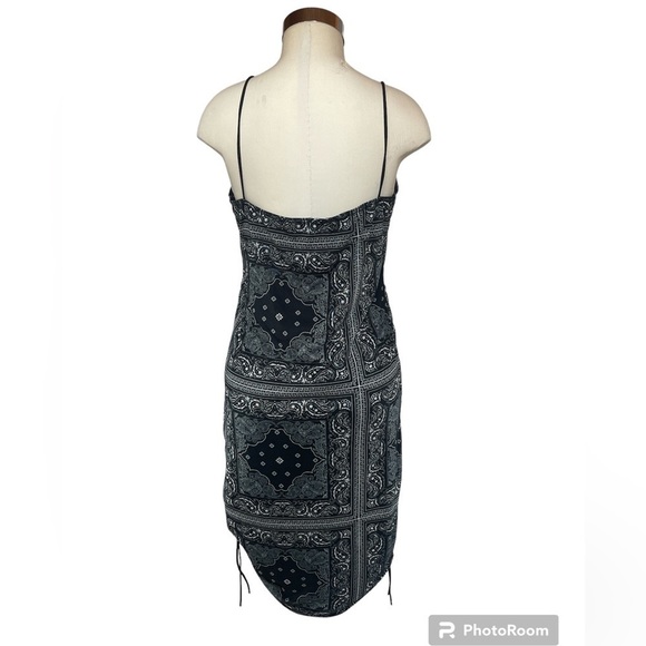 Pretty little thing sundress - Picture 3 of 4